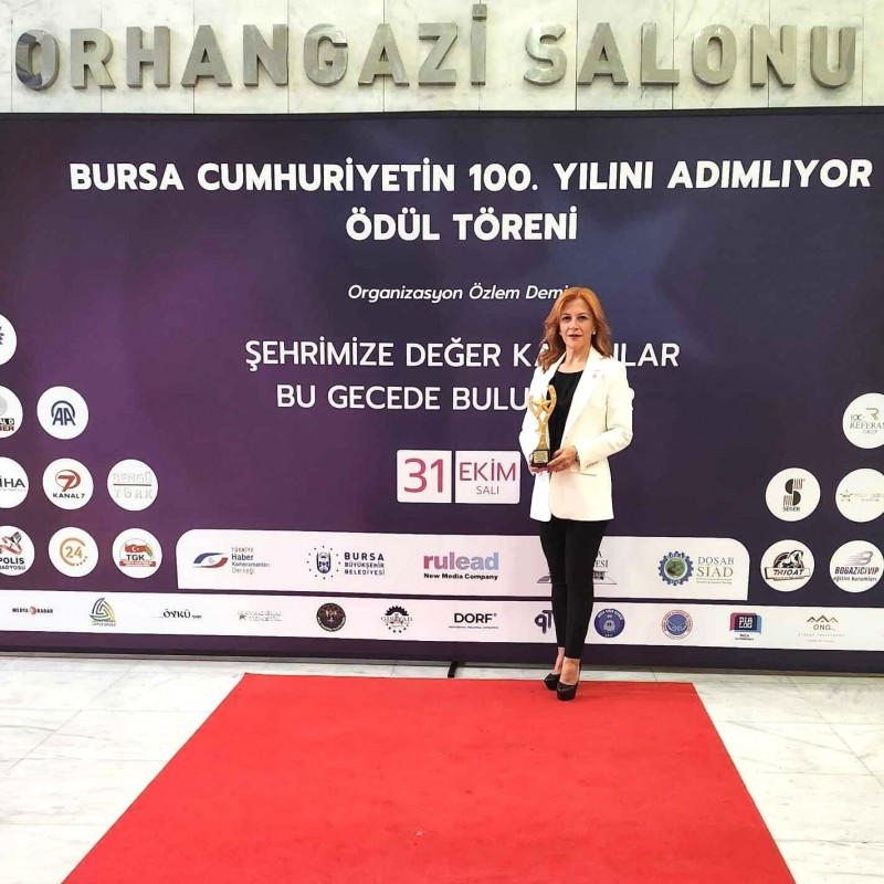 BBB Düzenlediği Gecede \"Sürdürülebilir Büyüme ve Yatırım\" Ödülünü Yönetim Kurulu Üyemiz Oya BAYKAL TANER Aldı